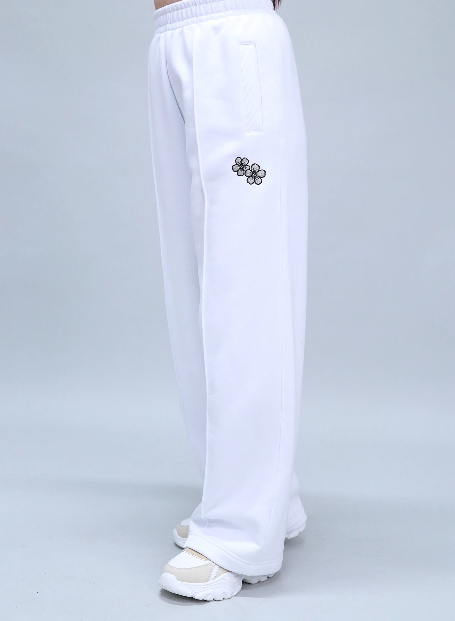 PANTALONI DAMA EVAZATI CU BRODERIE FLOWERS PDP3-PD01