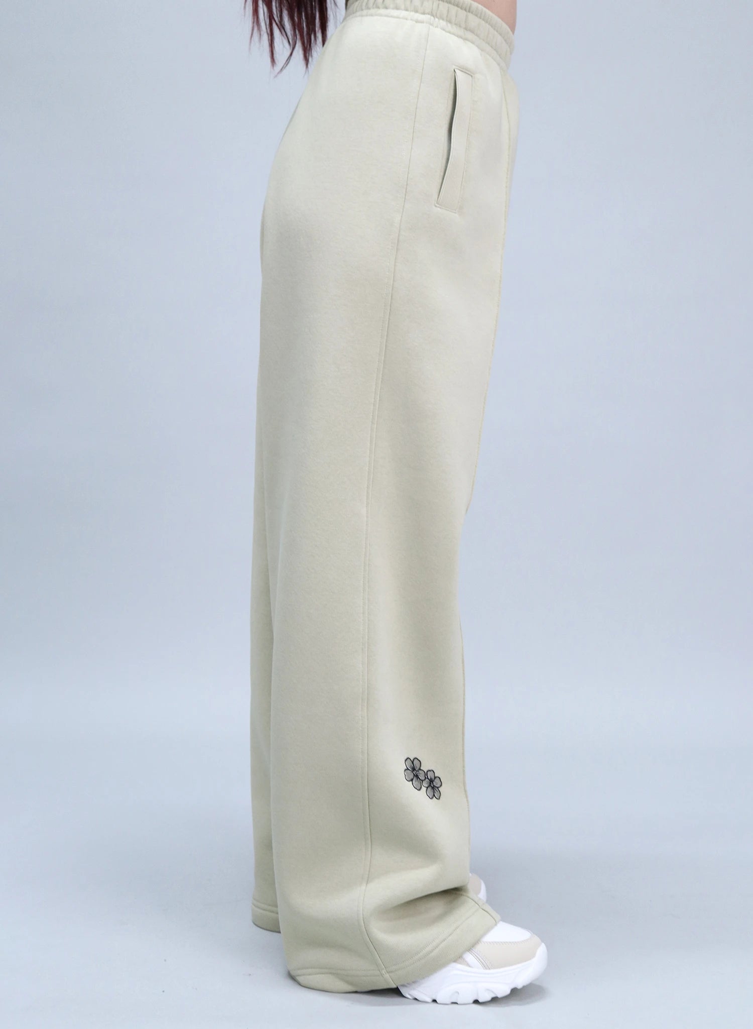 PANTALONI TRENING EVAZATI CU BRODERIE FLOWERS PDP3-PD04