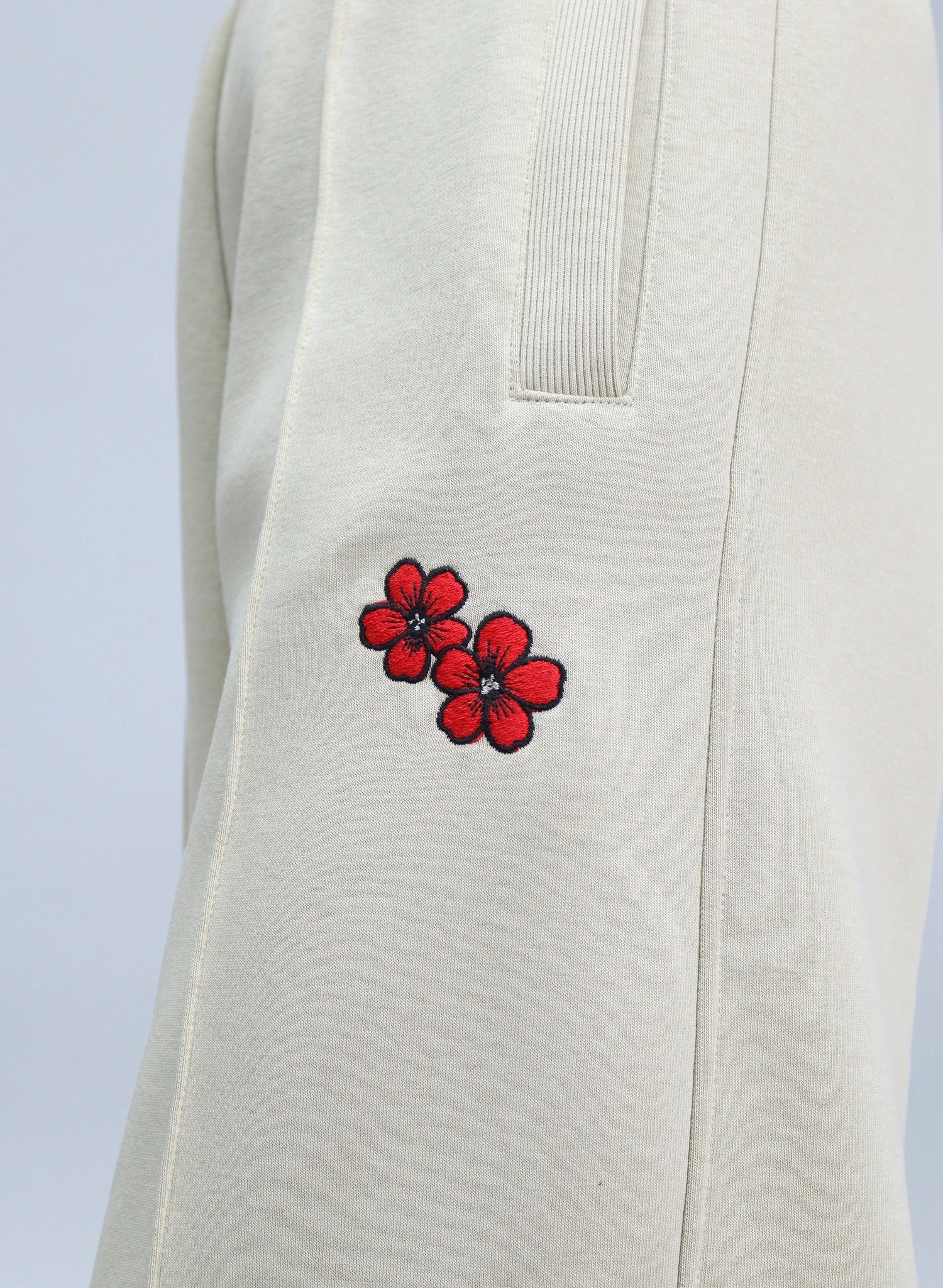 PANTALONI TRENING EVAZATI CU BRODERIE FLOWERS PDP3-PD04