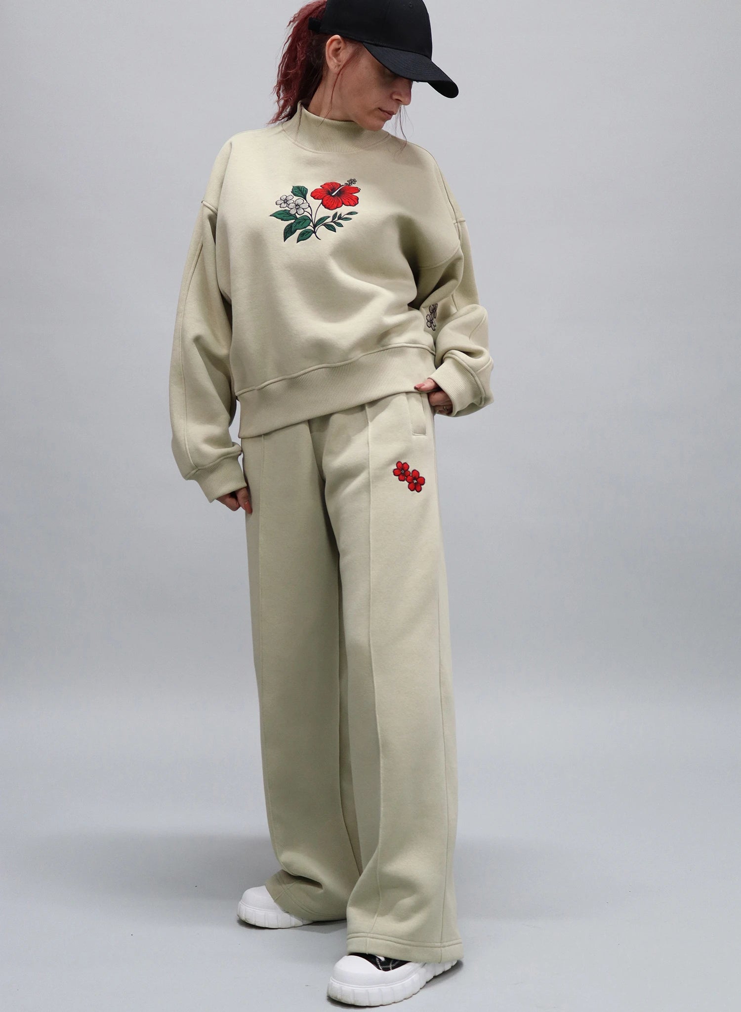 PANTALONI TRENING EVAZATI CU BRODERIE FLOWERS PDP3-PD04