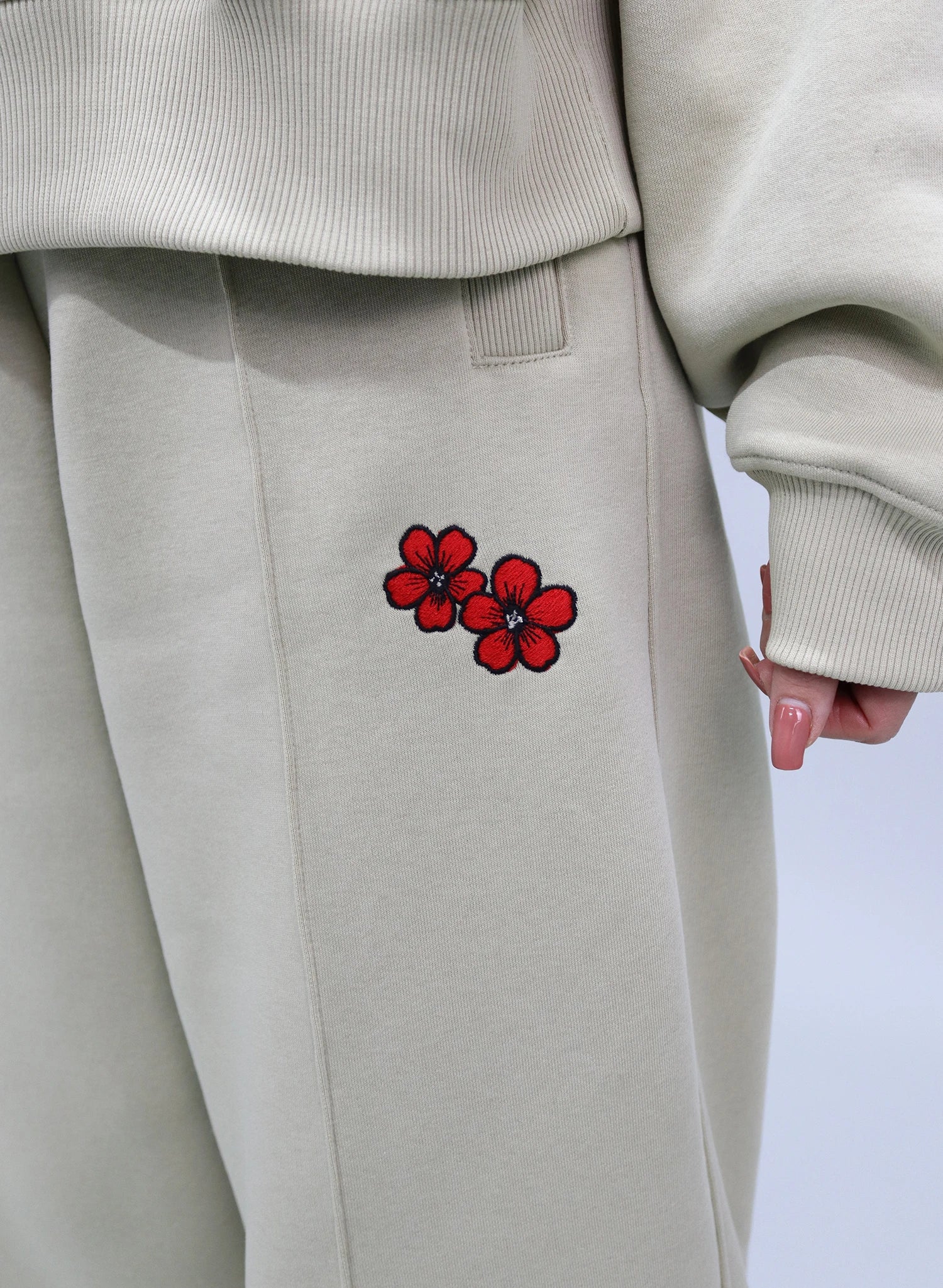 PANTALONI TRENING EVAZATI CU BRODERIE FLOWERS PDP3-PD04