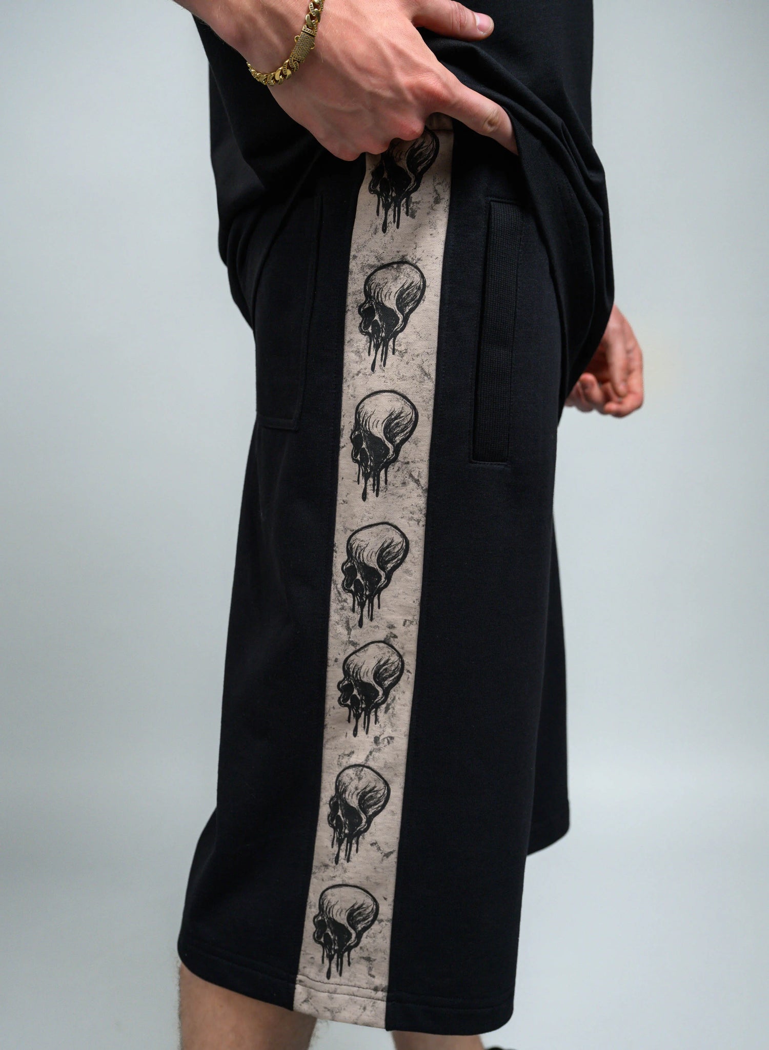 BERMUDE BARBATI CU LATERALE SKULL LINE BBP1 - B01