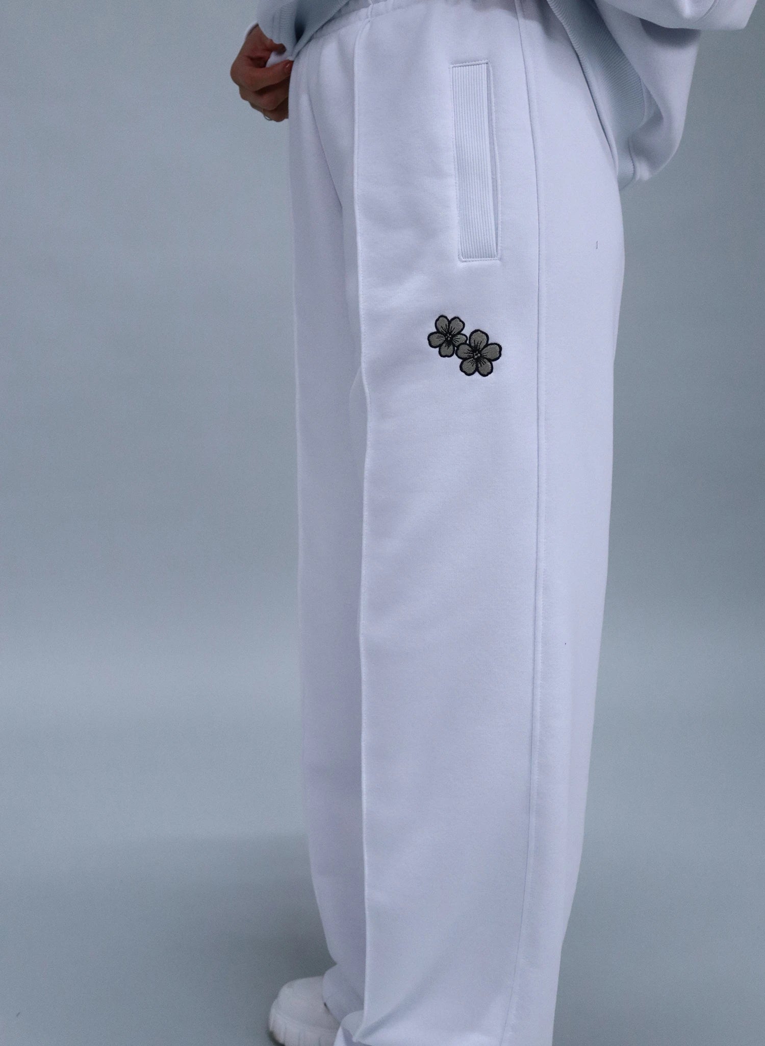 PANTALONI DAMA EVAZATI CU BRODERIE FLOWERS PDP3-PD01