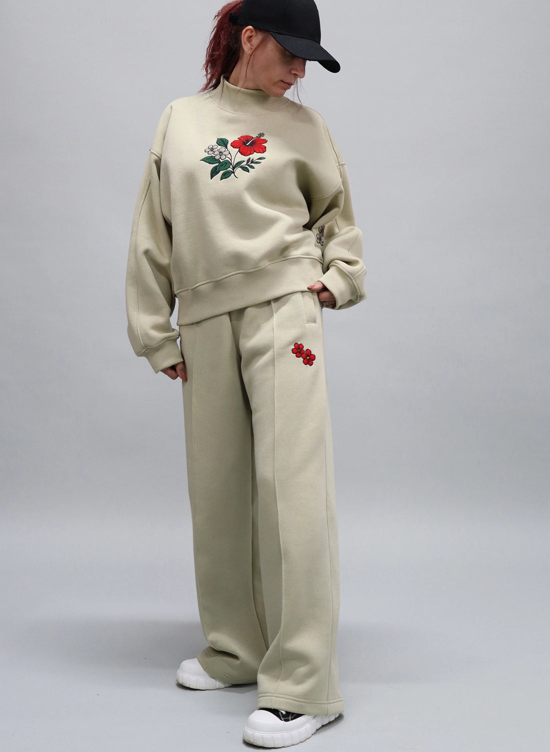 PANTALONI TRENING EVAZATI CU BRODERIE FLOWERS PDP3-PD04