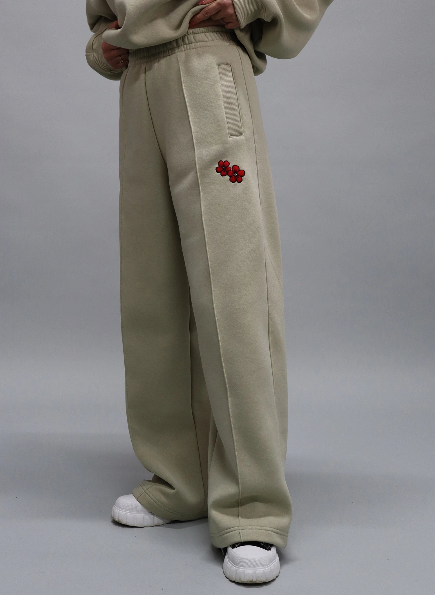 PANTALONI TRENING EVAZATI CU BRODERIE FLOWERS PDP3-PD04