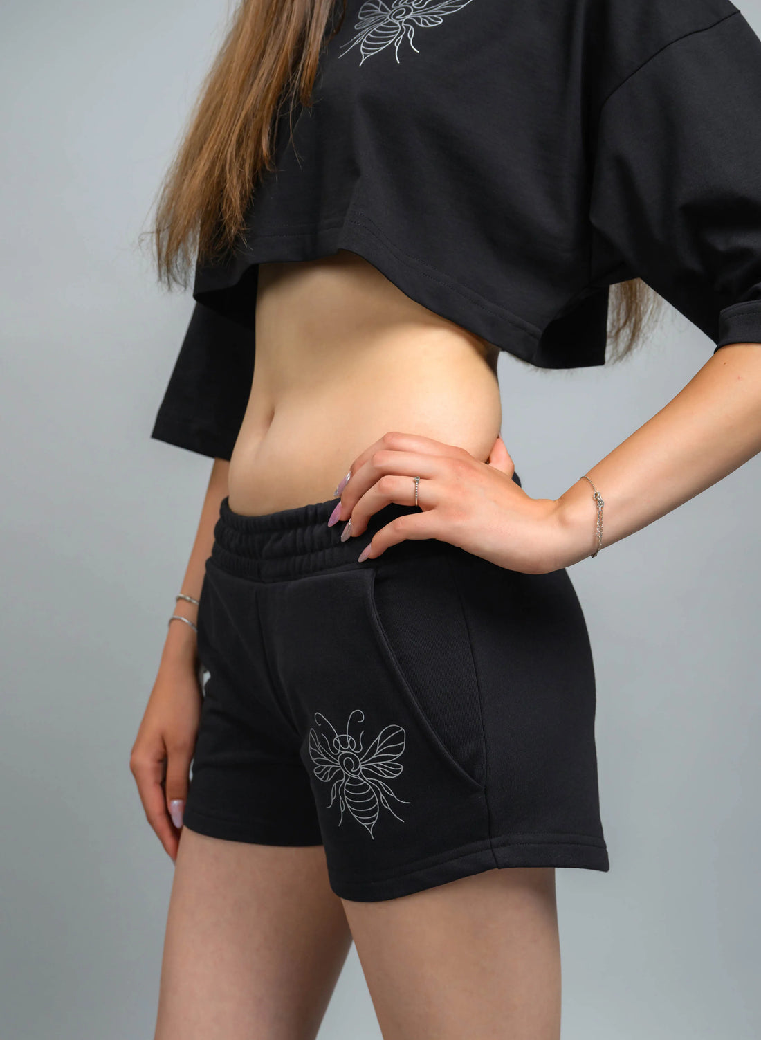 PANTALONI SCURTI DAMA CU PRINT ARGINTIU BUZZ QUEEN PDP1 - PD02