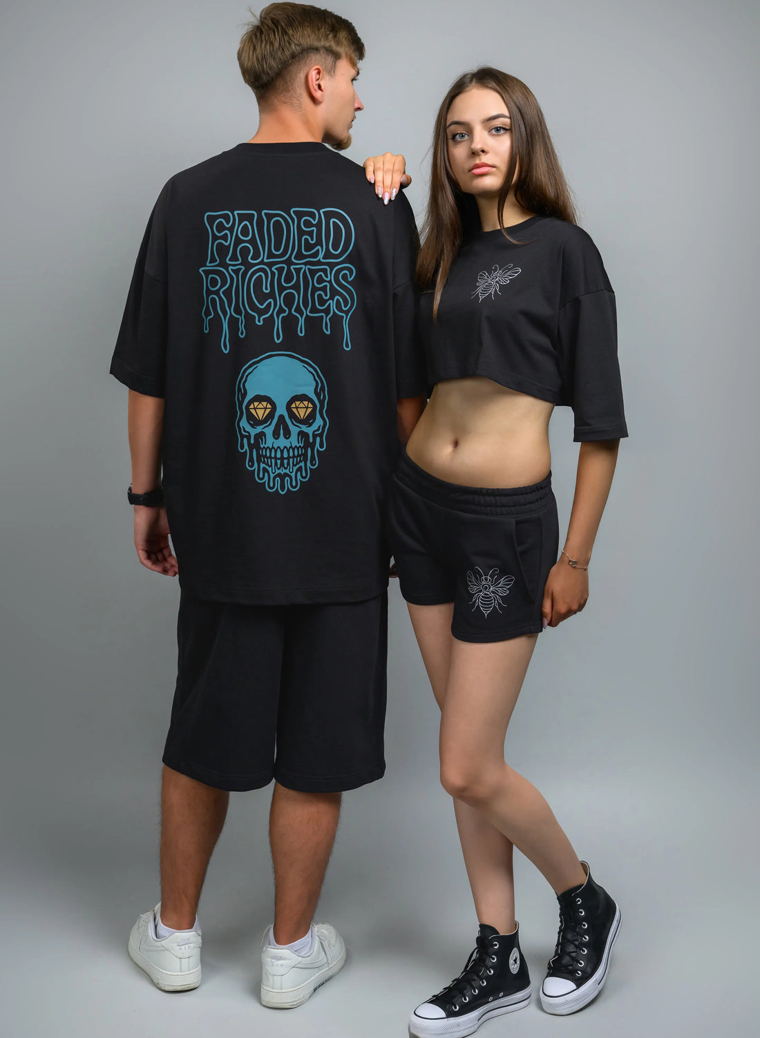 CROP TOP NEGRU CU IMPRIMEU ARGINTIU BUZZ QUEEN TDP4 - TD03