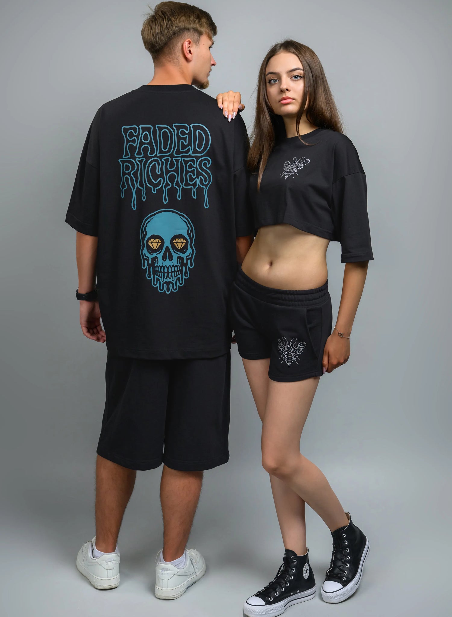 CROP TOP NEGRU CU IMPRIMEU ARGINTIU BUZZ QUEEN TDP4 - TD03