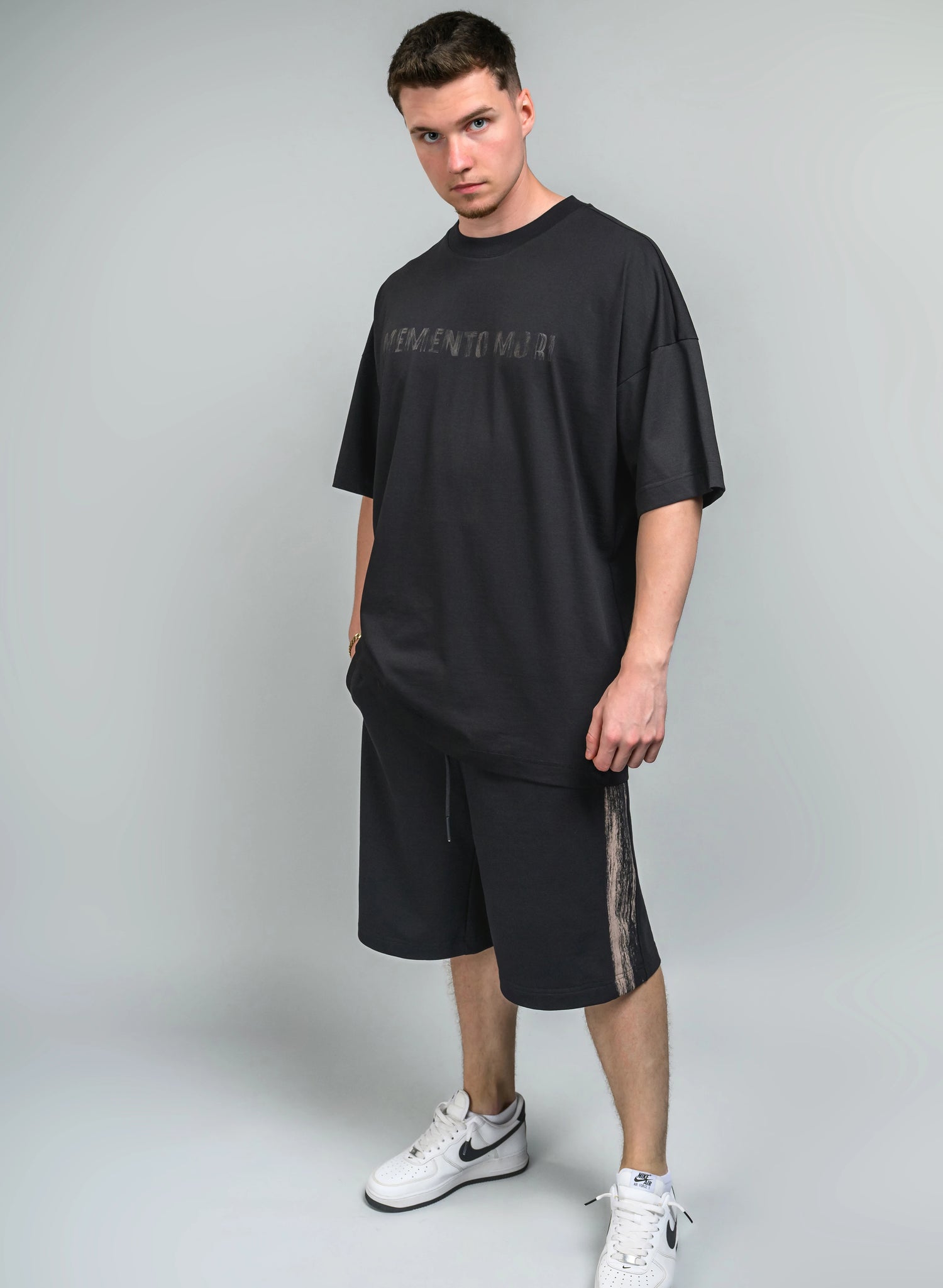 TRICOU NEGRU CU IMPRIMEU MEMENTO MORI SKULL TP2 - T007