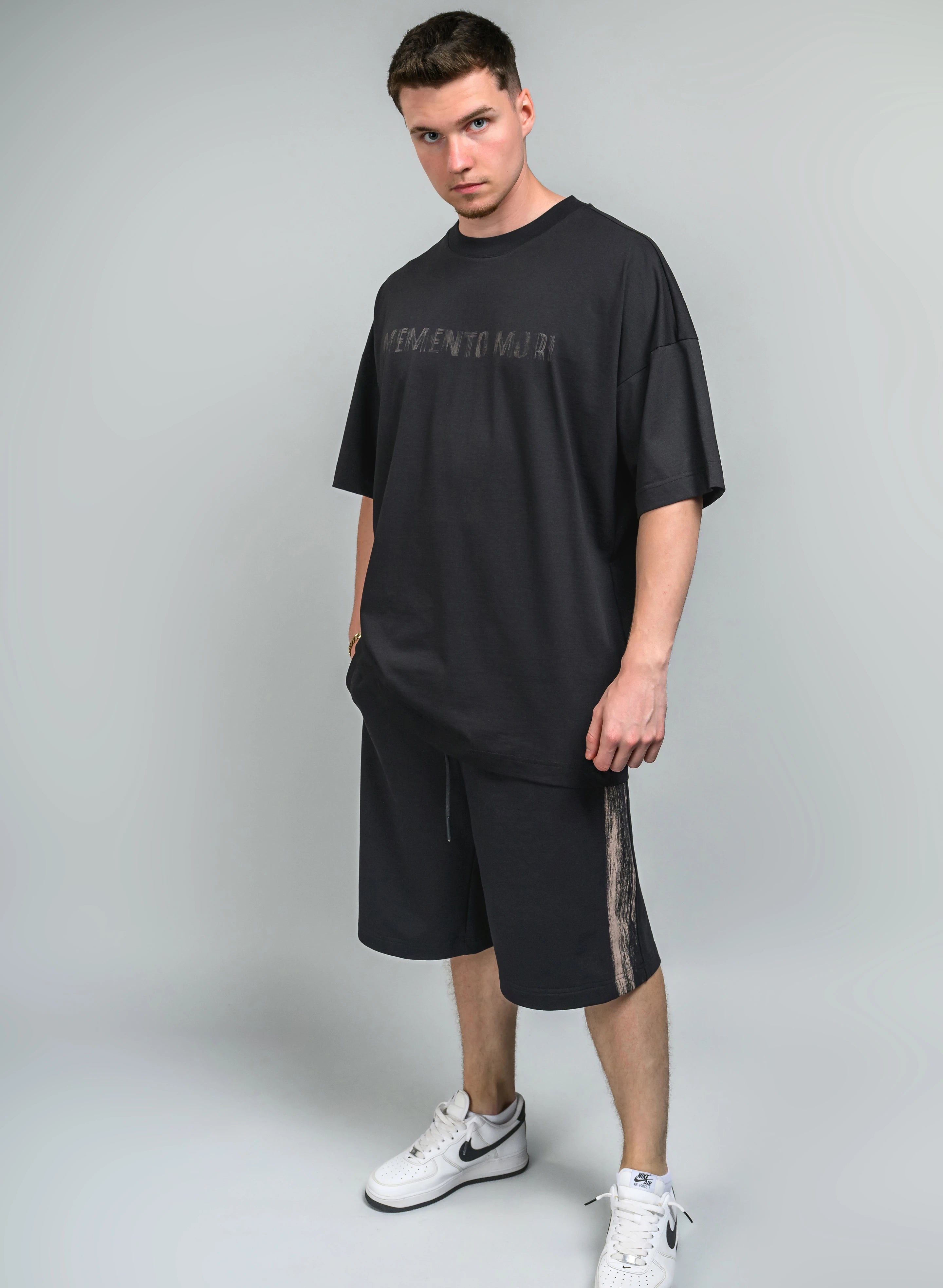 TRICOU NEGRU CU IMPRIMEU MEMENTO MORI SKULL TP2 - T007