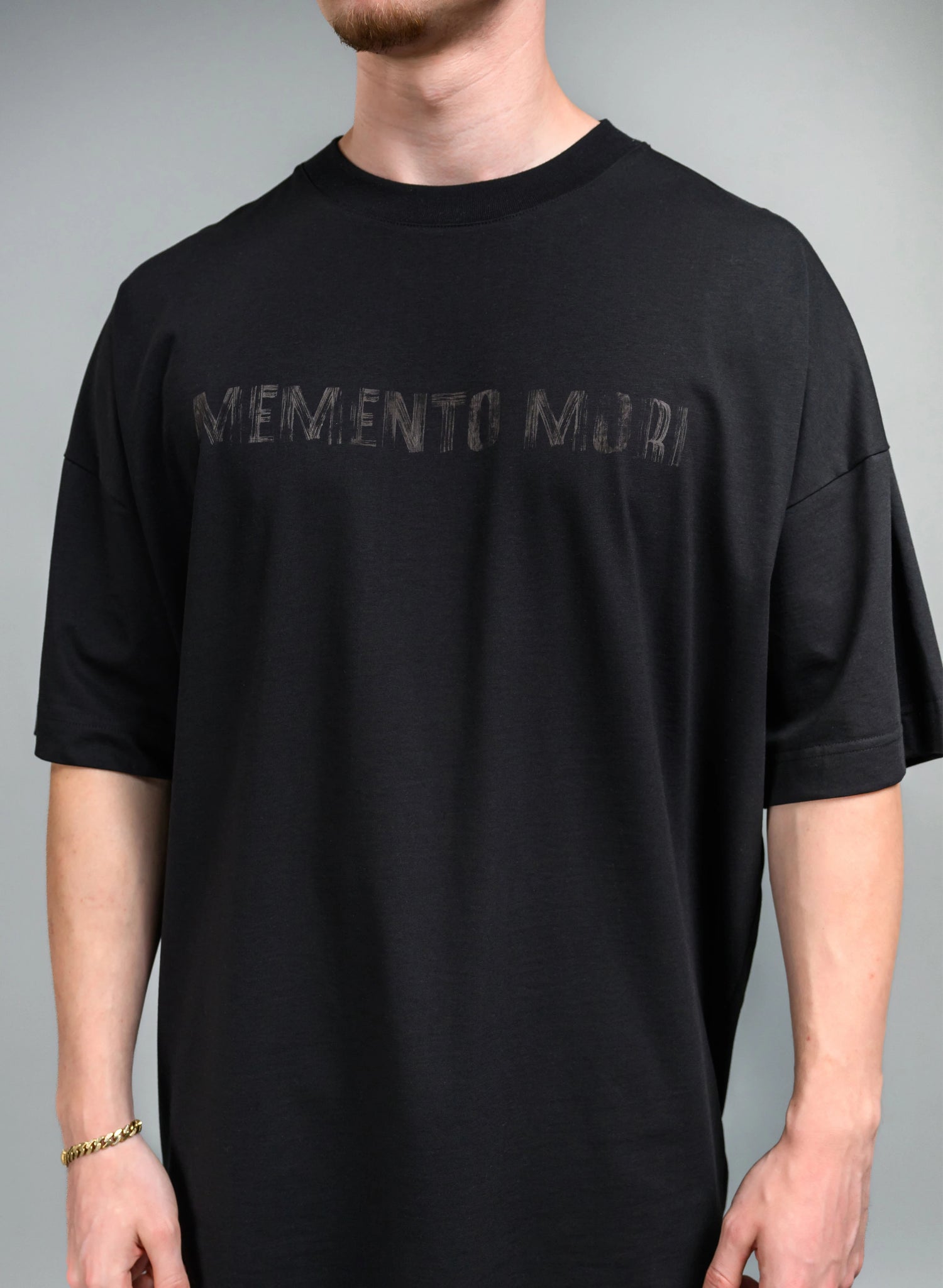 TRICOU NEGRU CU IMPRIMEU MEMENTO MORI SKULL TP2 - T007