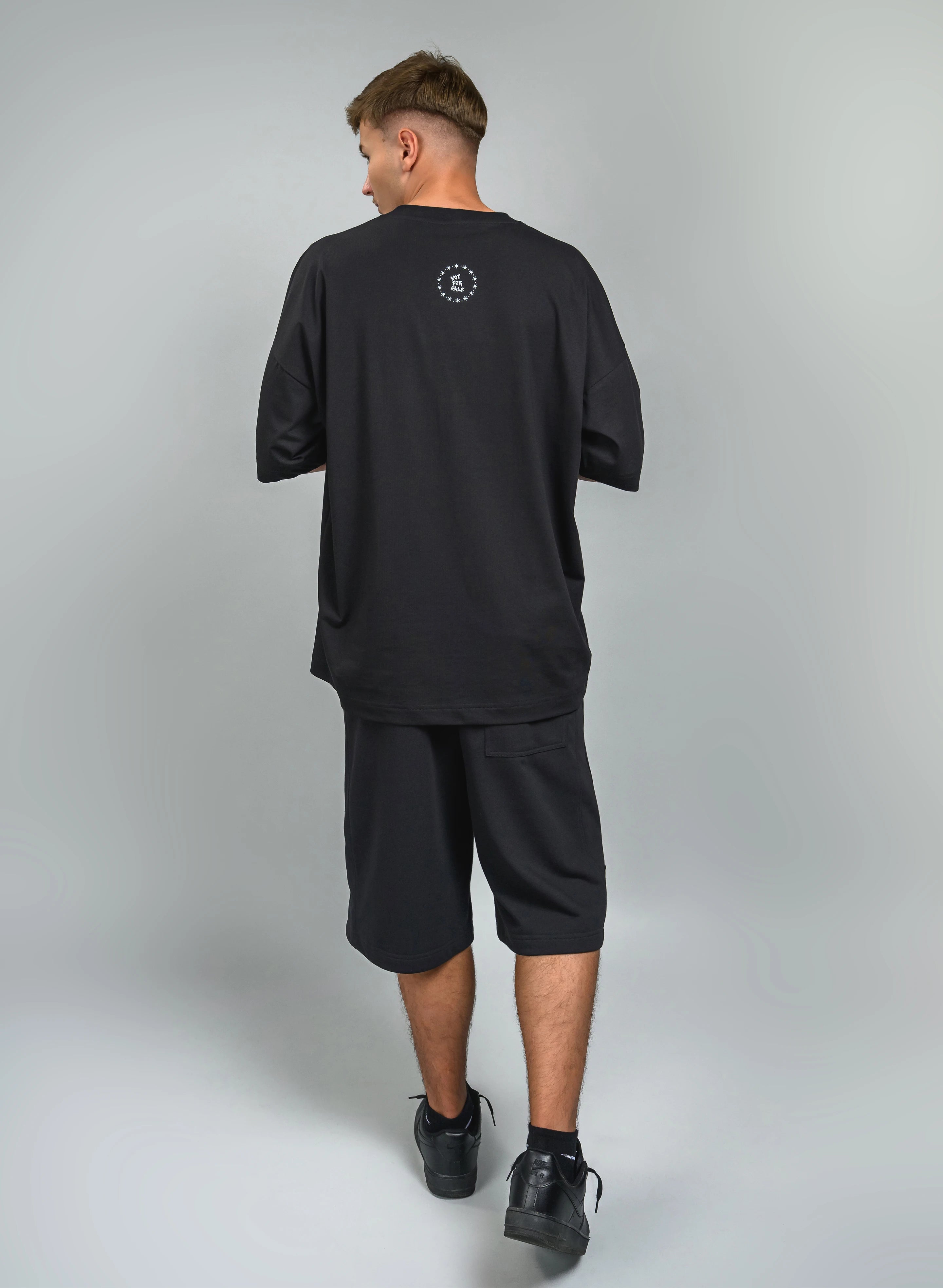 TRICOU NEGRU OVERSIZED DEVIL WEARS SKIRT TP2 - T024