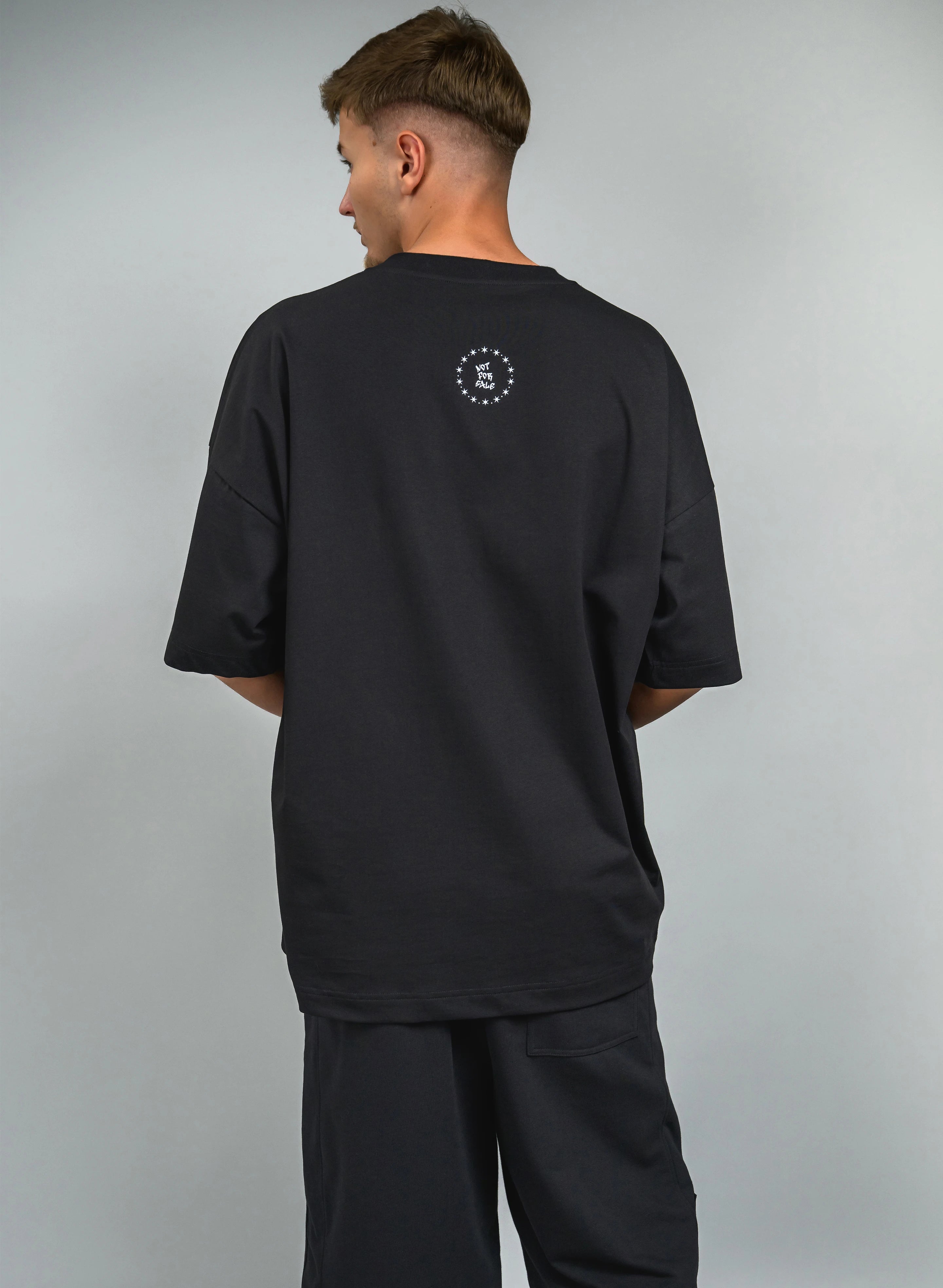 TRICOU NEGRU OVERSIZED DEVIL WEARS SKIRT TP2 - T024