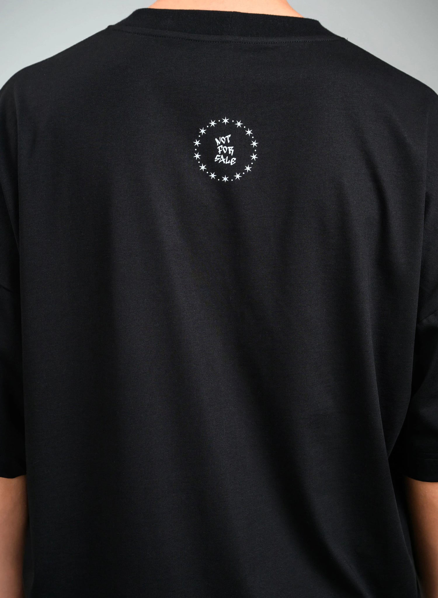 TRICOU NEGRU OVERSIZED DEVIL WEARS SKIRT TP2 - T024