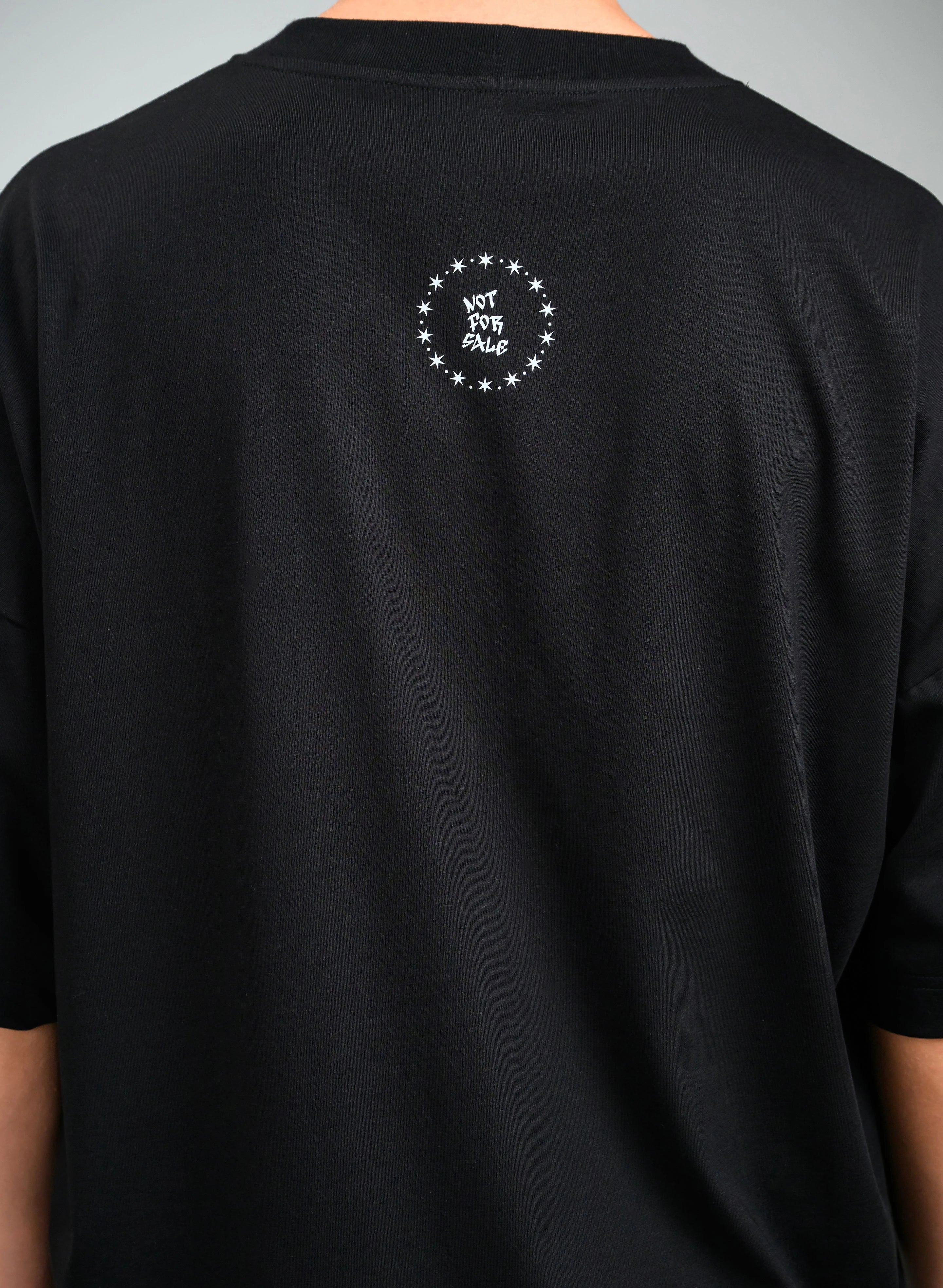 TRICOU NEGRU OVERSIZED DEVIL WEARS SKIRT TP2 - T024