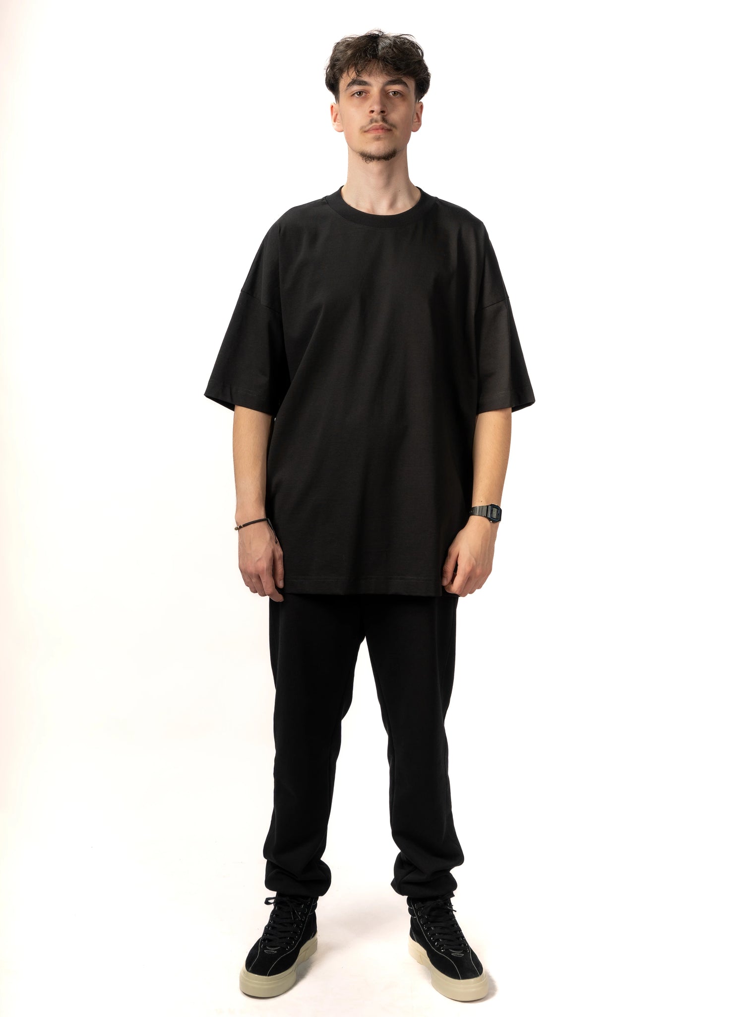 TRICOU NEGRU OVERSIZED BARBATI T000